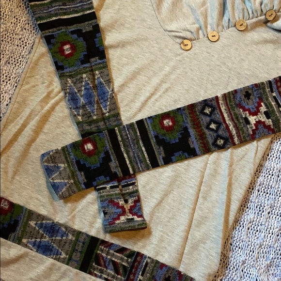 Adorable sweater top! - Picture 2 of 6